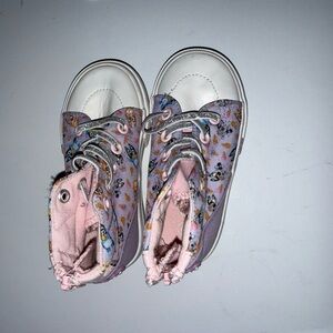 NWOT Kids shoes size 9